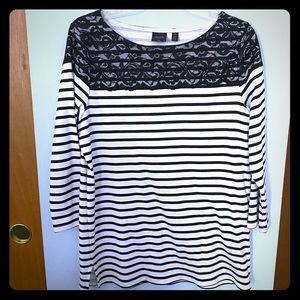 Rafaella half sleeve sweater w/lace detail neck